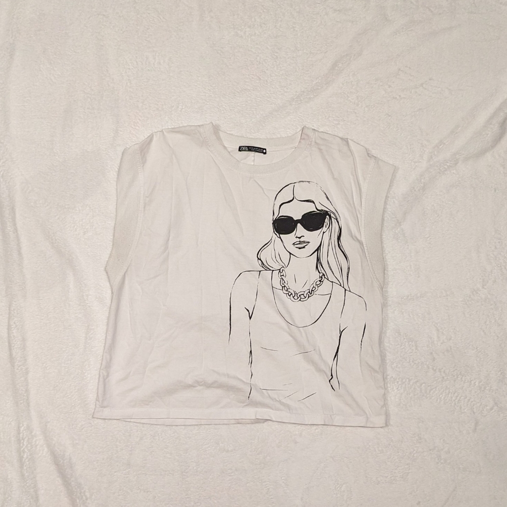 Size M ZARA White and Black Graphic Tee